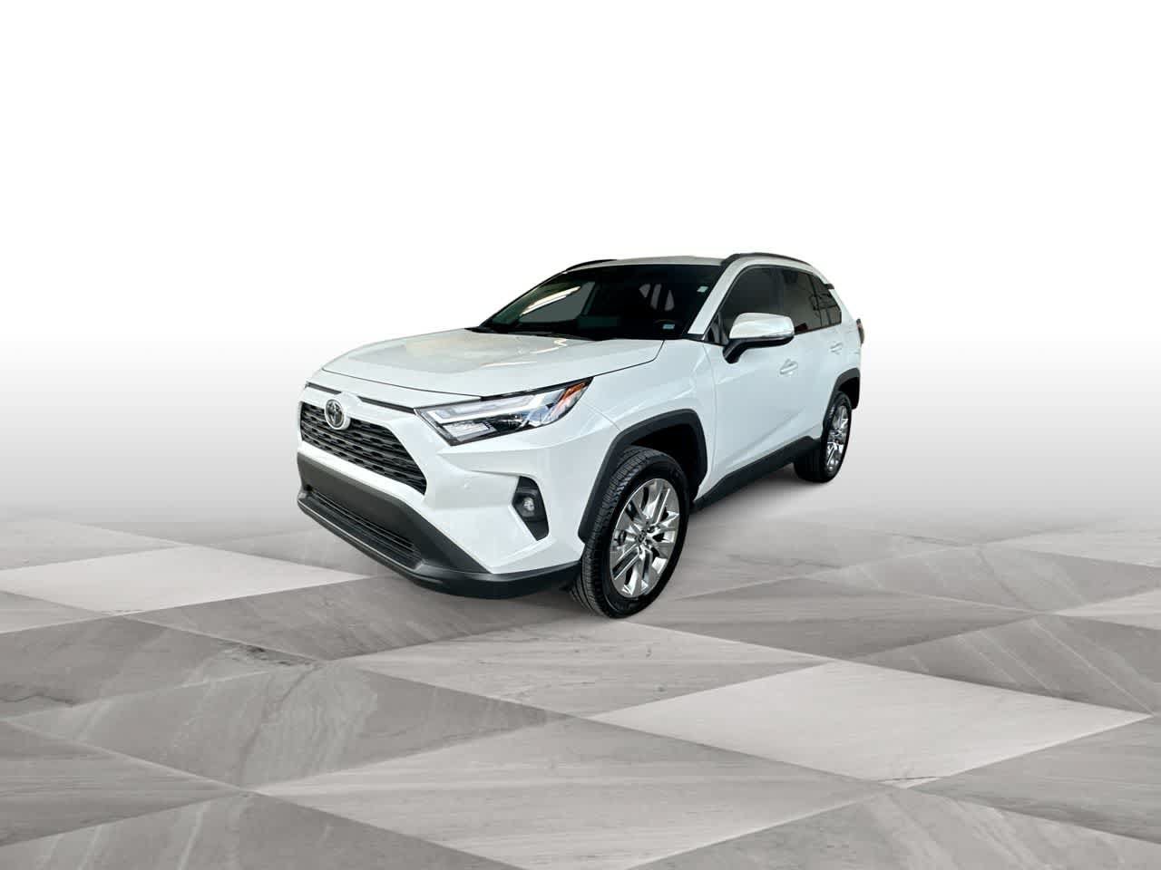 Used 2025 Toyota RAV4 XLE Premium AWD/4WD image 4