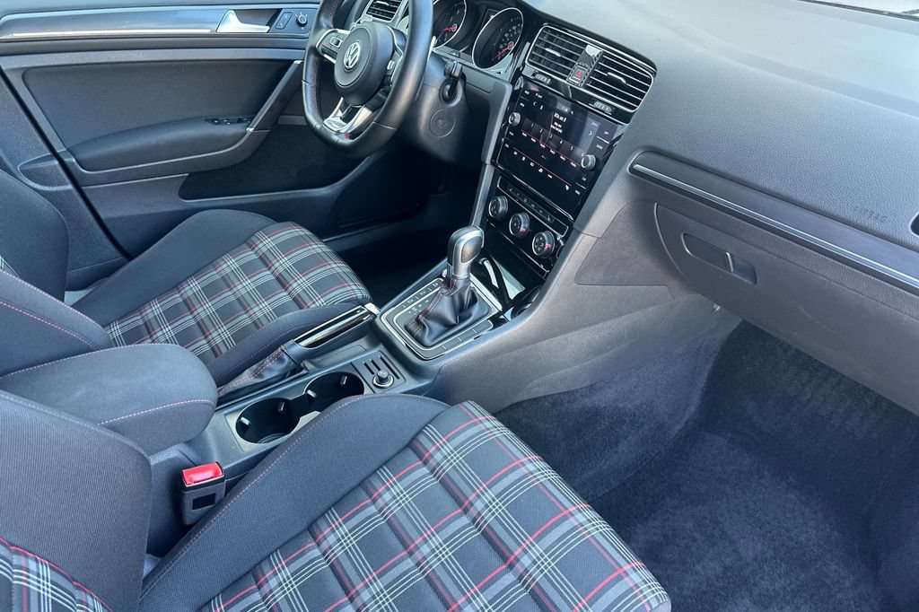 Used 2018 Volkswagen GTI SE FWD image 16