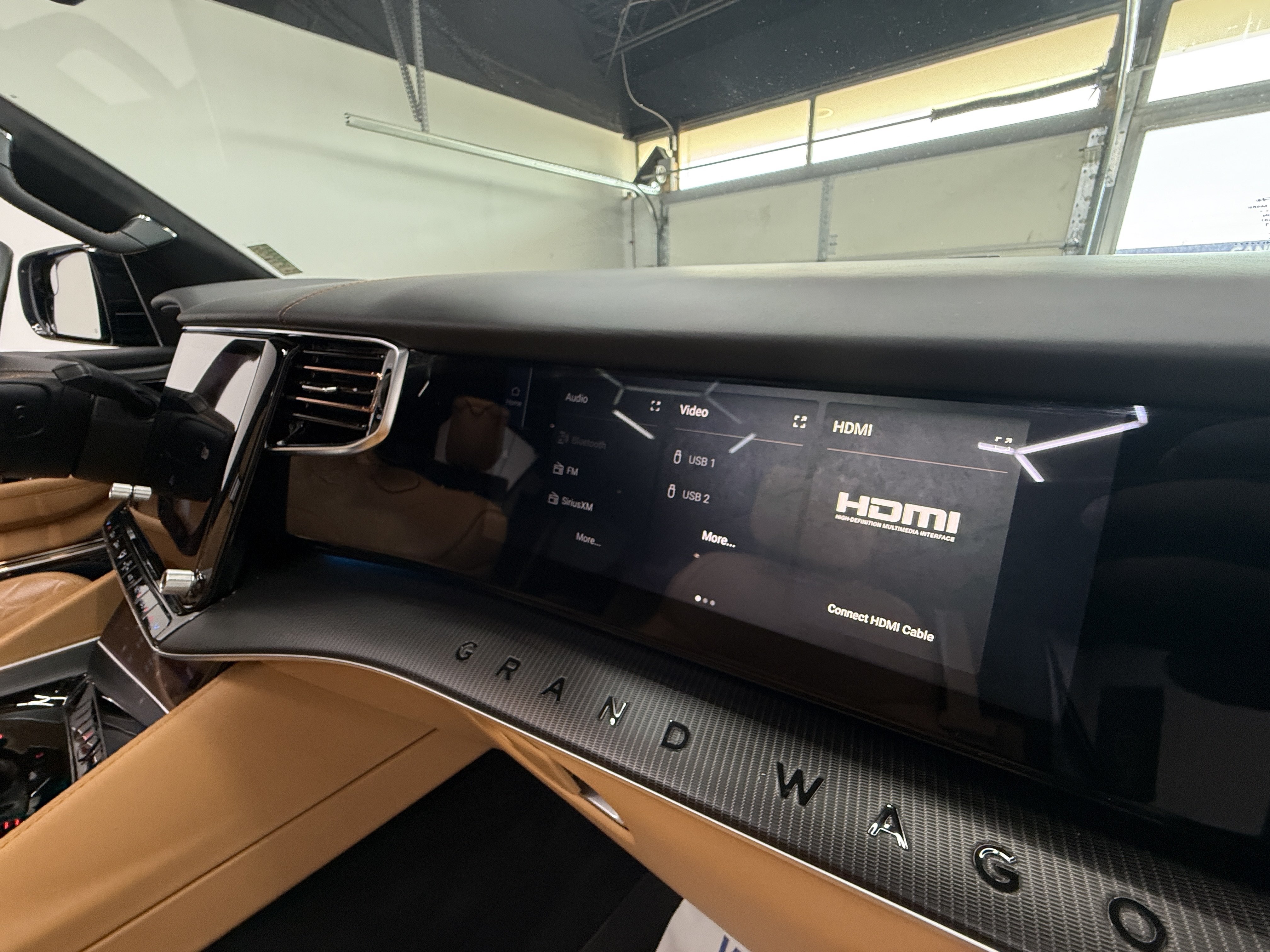 Used 2024 Jeep Grand Wagoneer Series III w/ Rear-Seat Entertainment Group AWD/4WD image 26