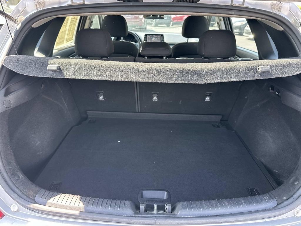 Used 2019 Hyundai Elantra GT FWD image 10