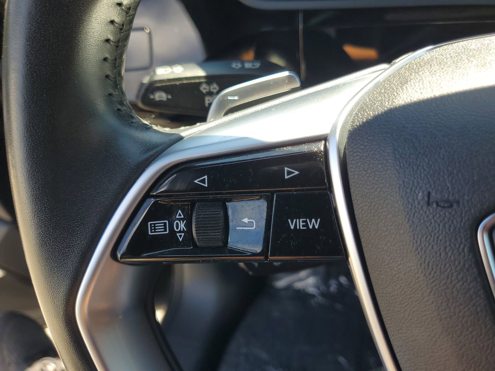 Used 2021 Audi e-tron Premium Plus w/ Premium Plus Package image 25