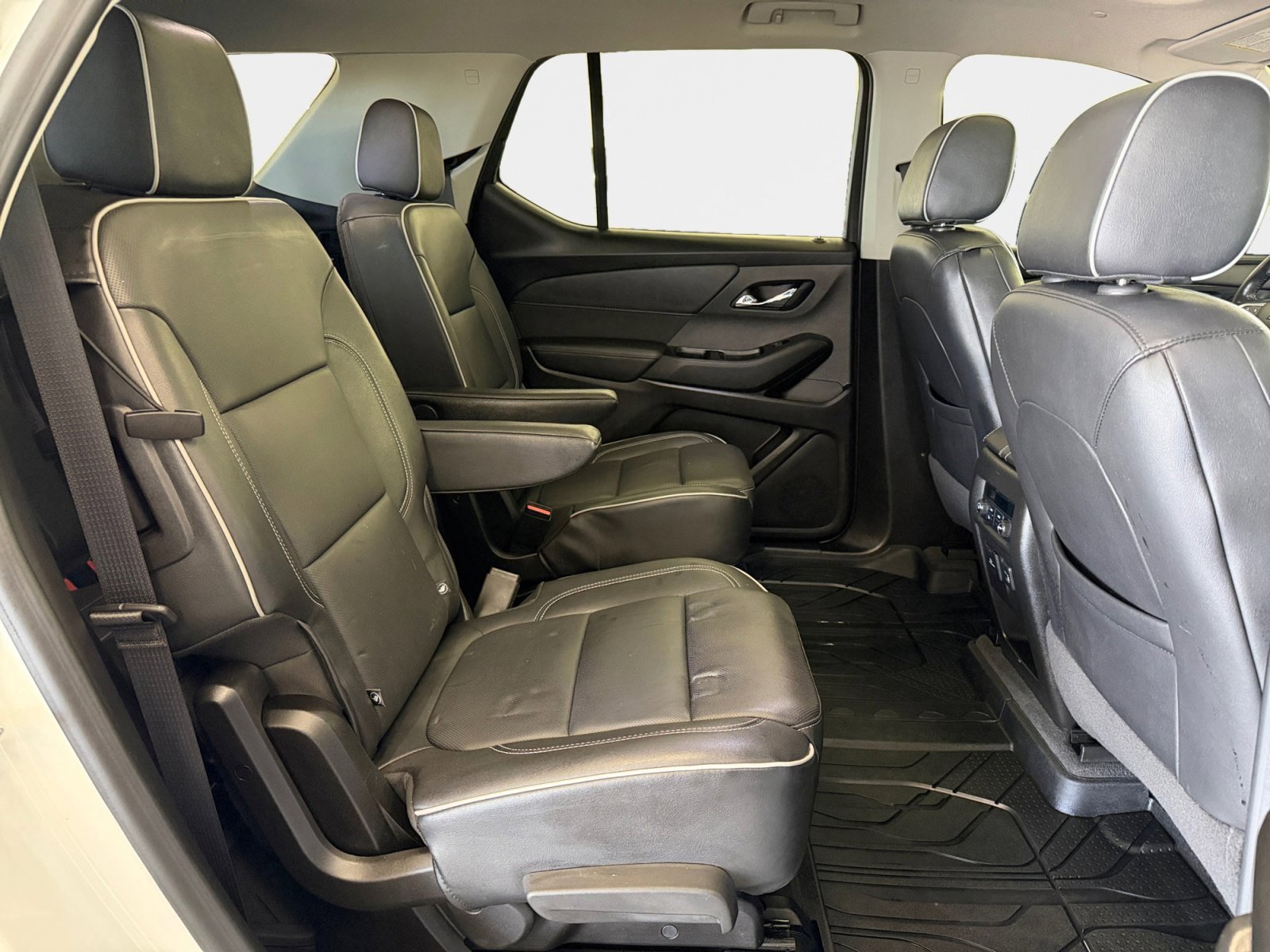 Used 2020 Chevrolet Traverse High Country w/ LPO, Floor Liner Package AWD/4WD image 12