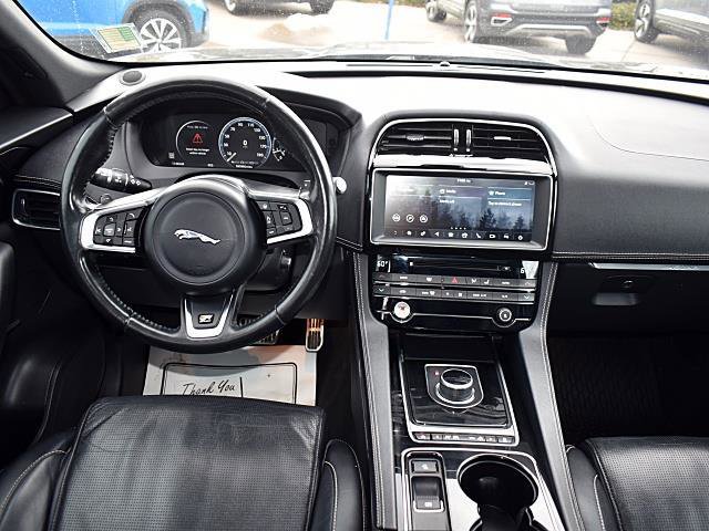 Used 2017 Jaguar F-PACE R-Sport image 17
