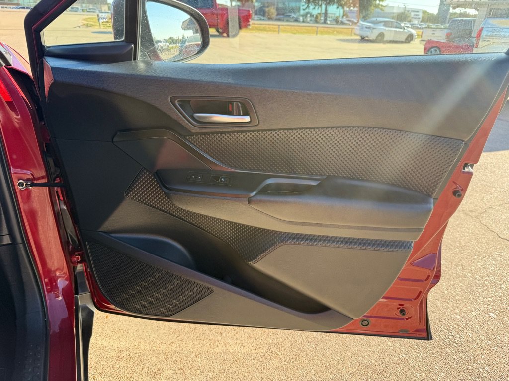 Used 2018 Toyota C-HR XLE FWD image 17