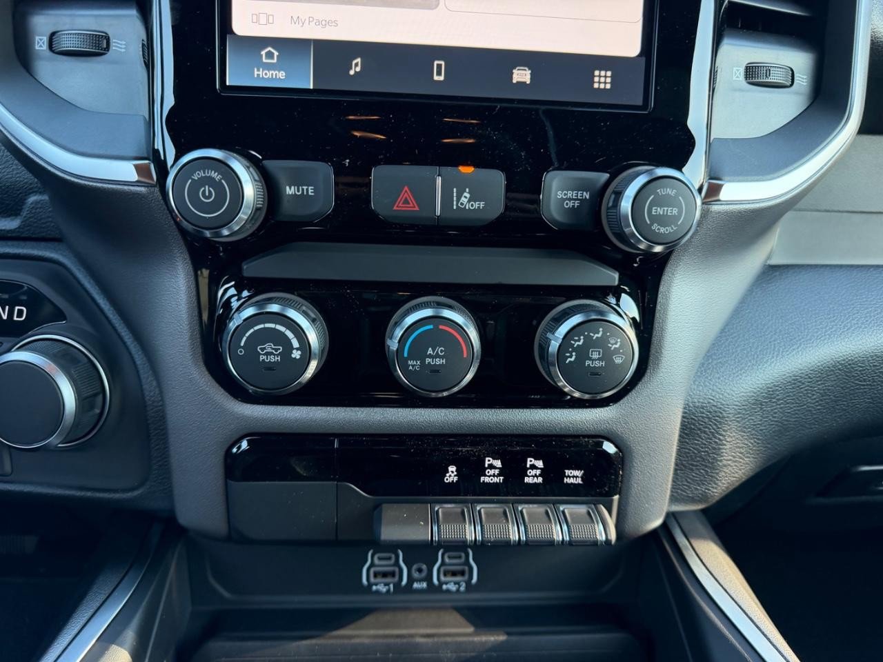 New 2026 RAM 1500 Express AWD/4WD image 15