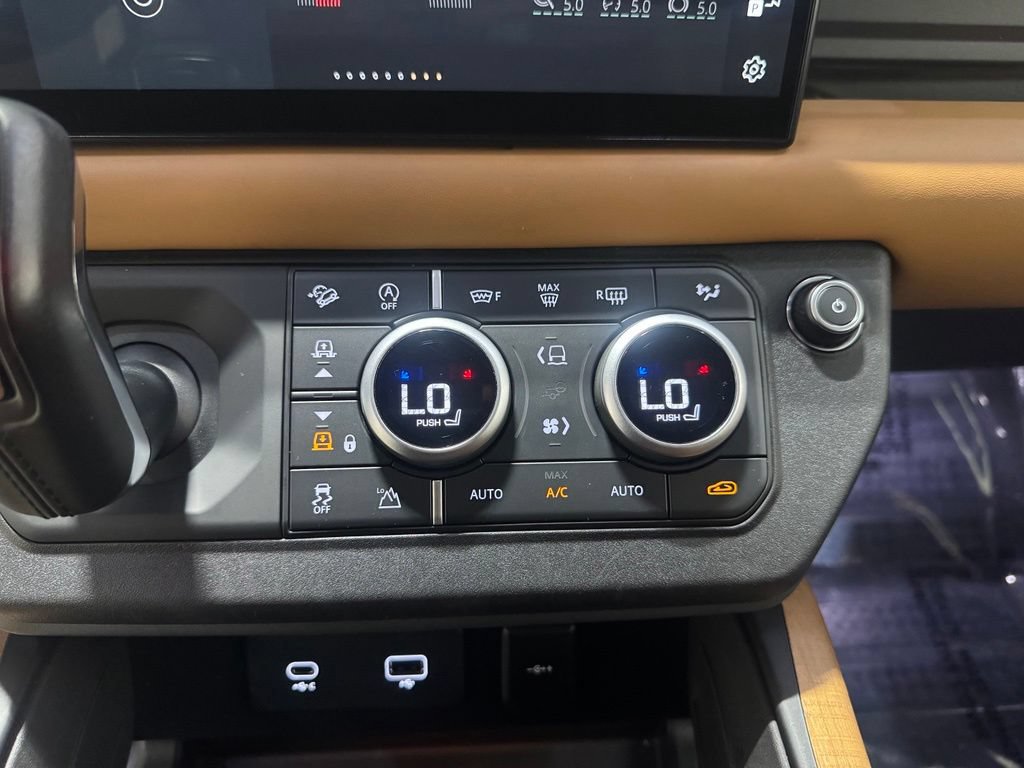 Used 2023 Land Rover Defender 90 X AWD/4WD image 26