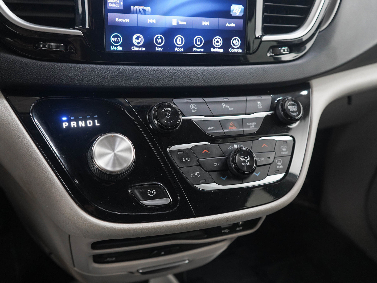 Used 2020 Chrysler Pacifica Touring-L Plus FWD image 27