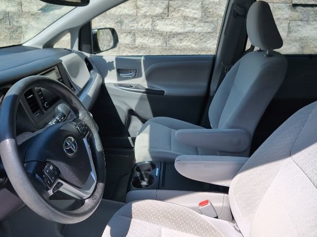 Used 2020 Toyota Sienna LE w/ LE Preferred Package AWD/4WD image 13