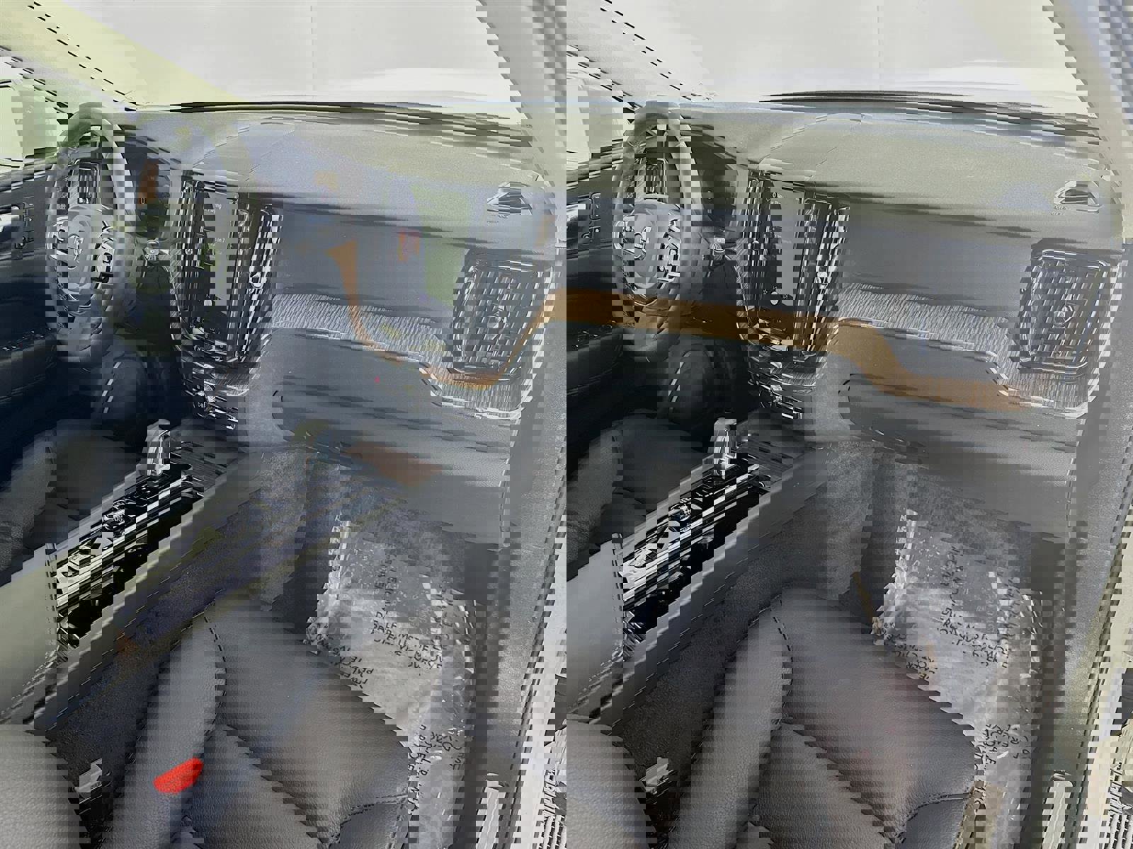 Used 2023 Volvo XC60 B5 Plus w/ Climate Package image 31