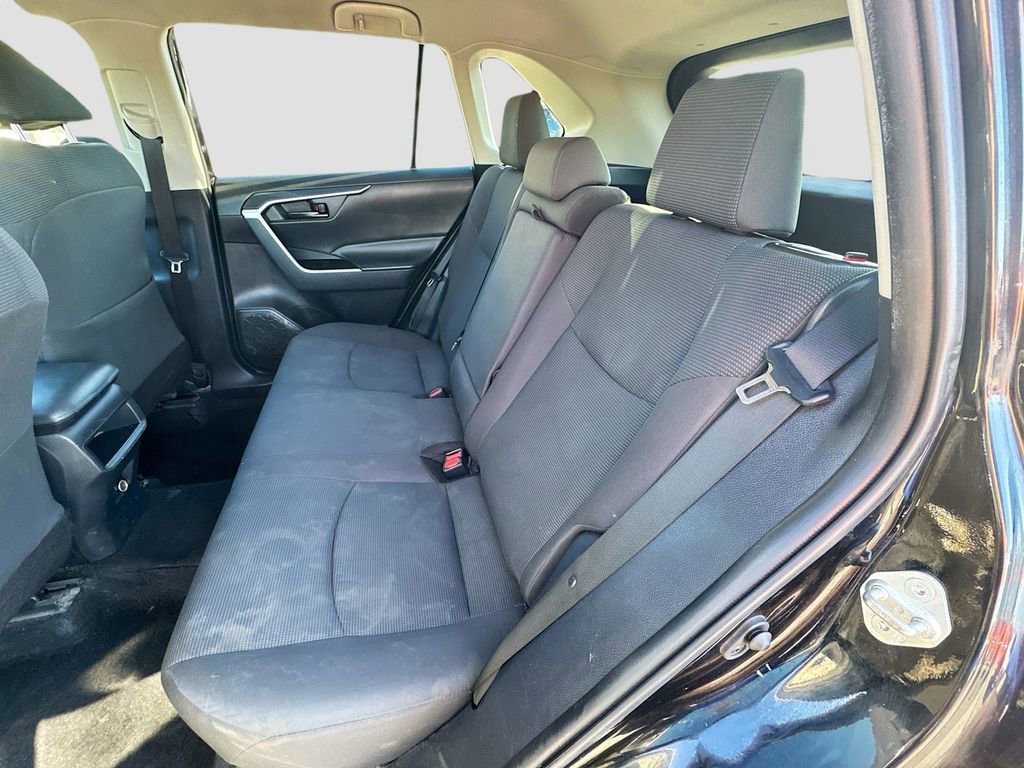 Used 2021 Toyota RAV4 LE image 15