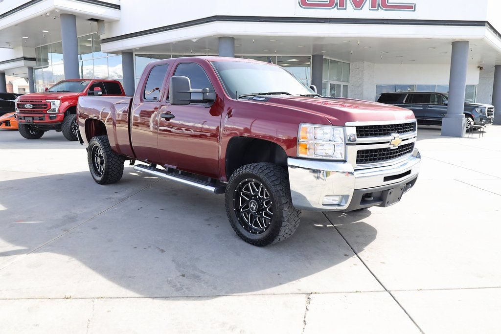 Used 2008 Chevrolet Silverado 2500 LT w/ 1LT Convenience Package AWD/4WD image 8