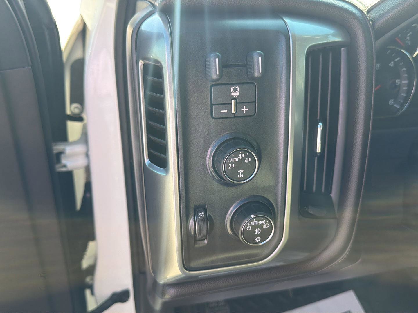 Used 2014 Chevrolet Silverado 1500 LTZ AWD/4WD image 17