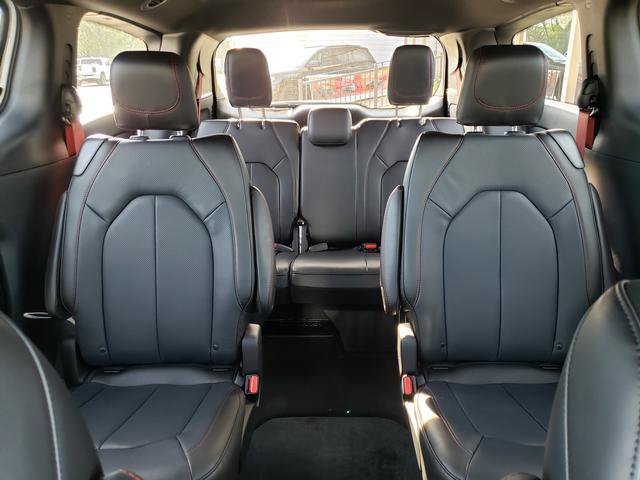 New 2027 Chrysler Pacifica Select FWD image 15