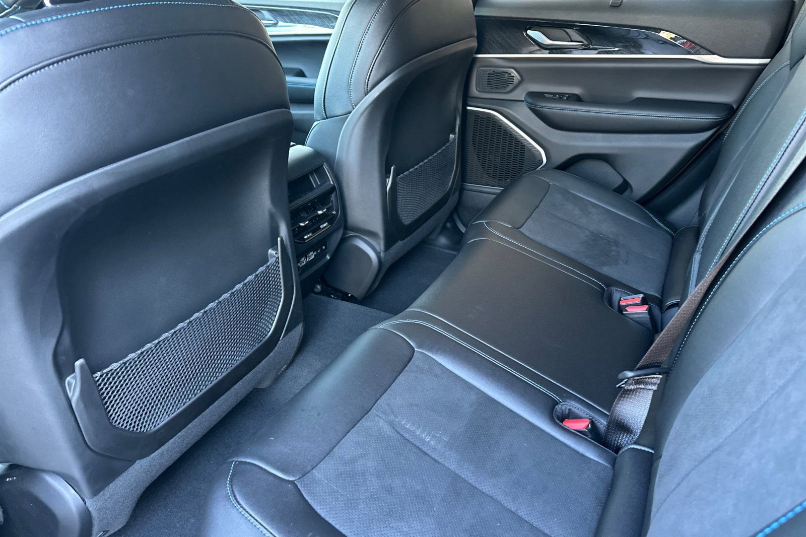 New 2023 Jeep Grand Cherokee Trailhawk w/ Advanced Protech Group II image 11