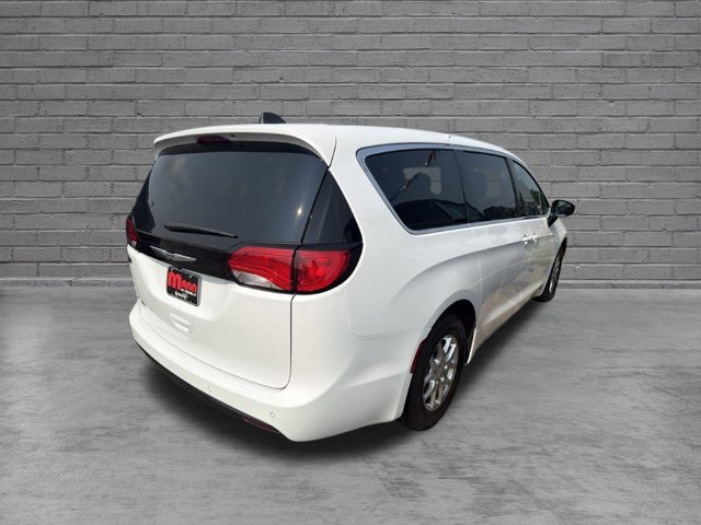New 2027 Chrysler Pacifica LX FWD image 4