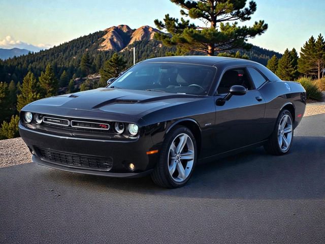 Used 2017 Dodge Challenger R/T image 4