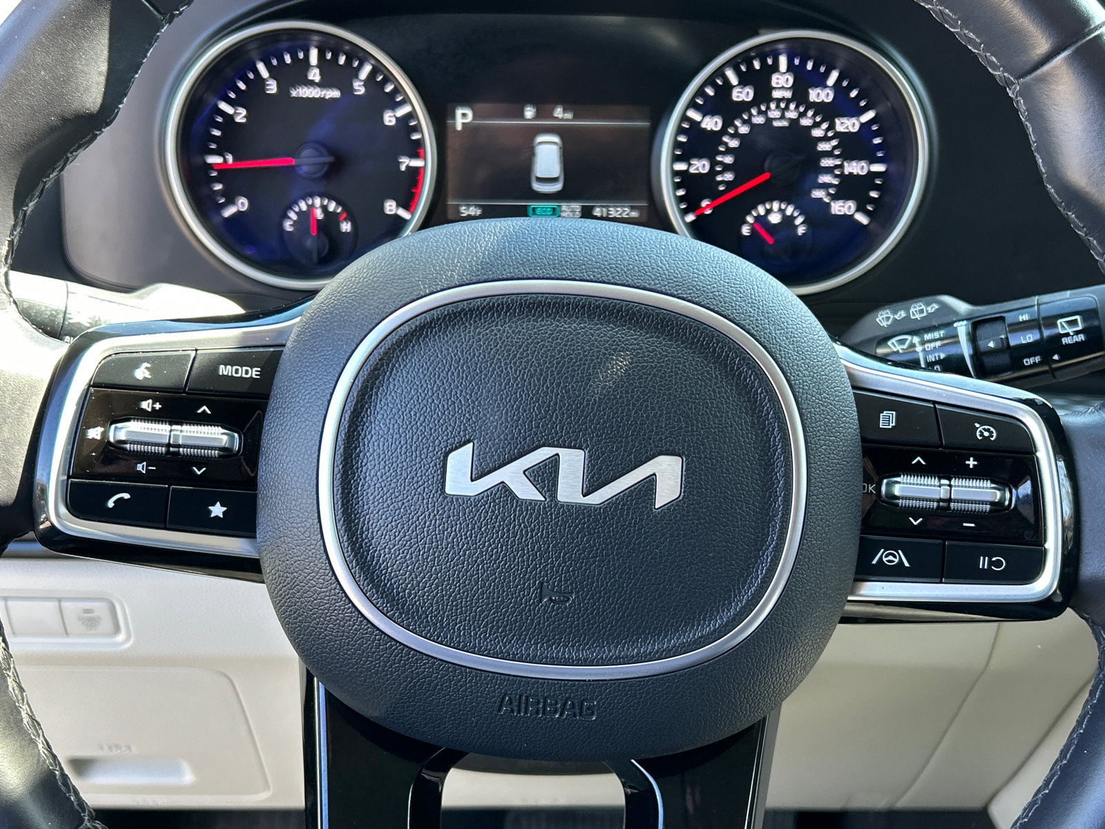 Used 2024 Kia Carnival LX FWD image 12