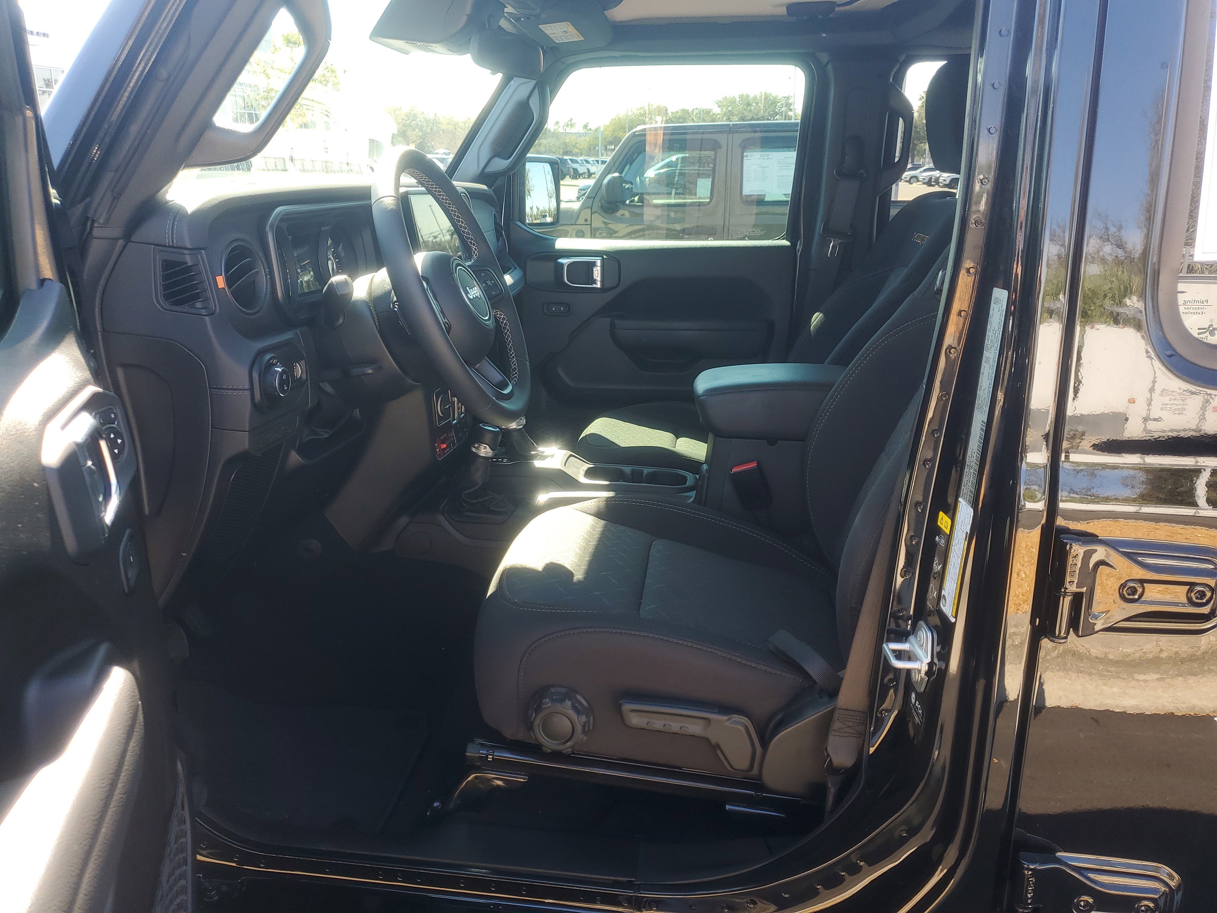 Used 2025 Jeep Gladiator Mojave w/ Safety Group image 10