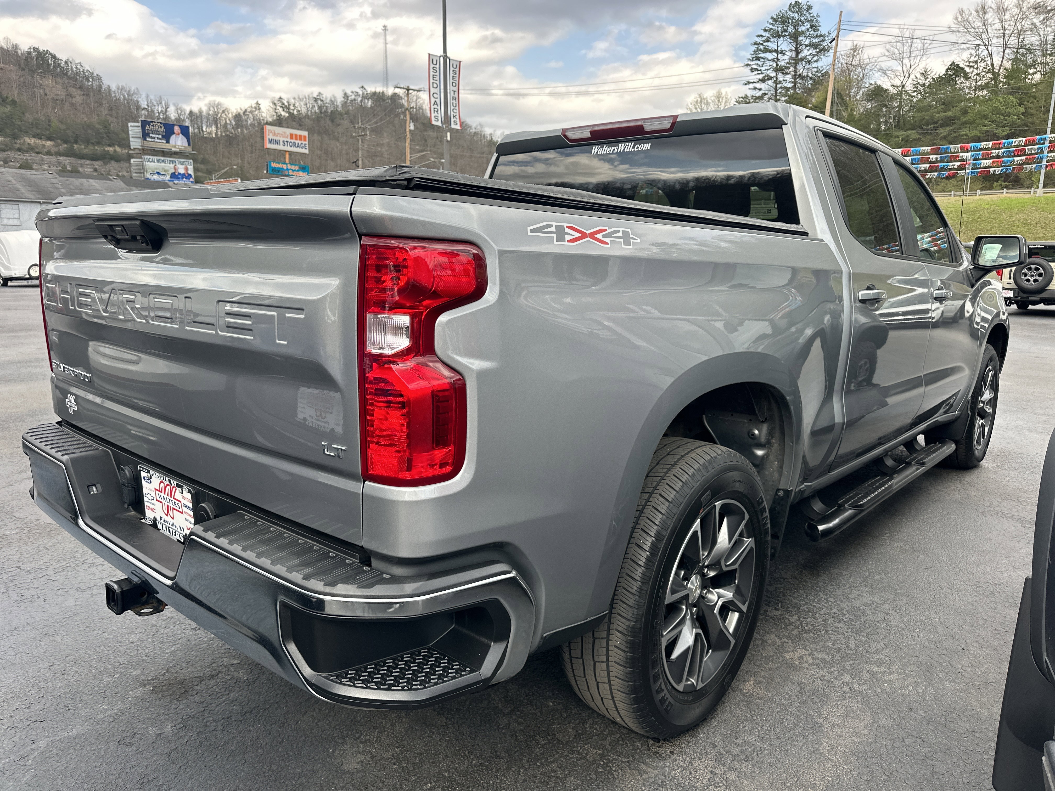 Used 2023 Chevrolet Silverado 1500 LT image 2