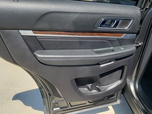 Used 2018 Ford Explorer Limited w/ Equipment Group 301A AWD/4WD image 14