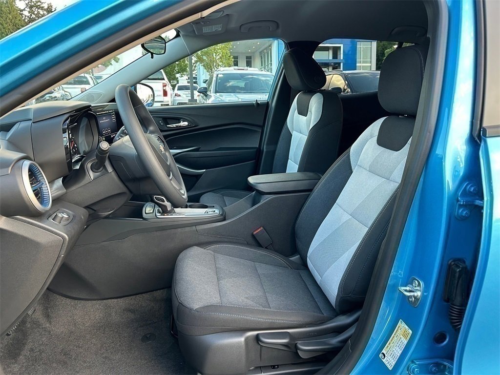 New 2025 Chevrolet Trax LS w/ LS Convenience Package FWD image 11
