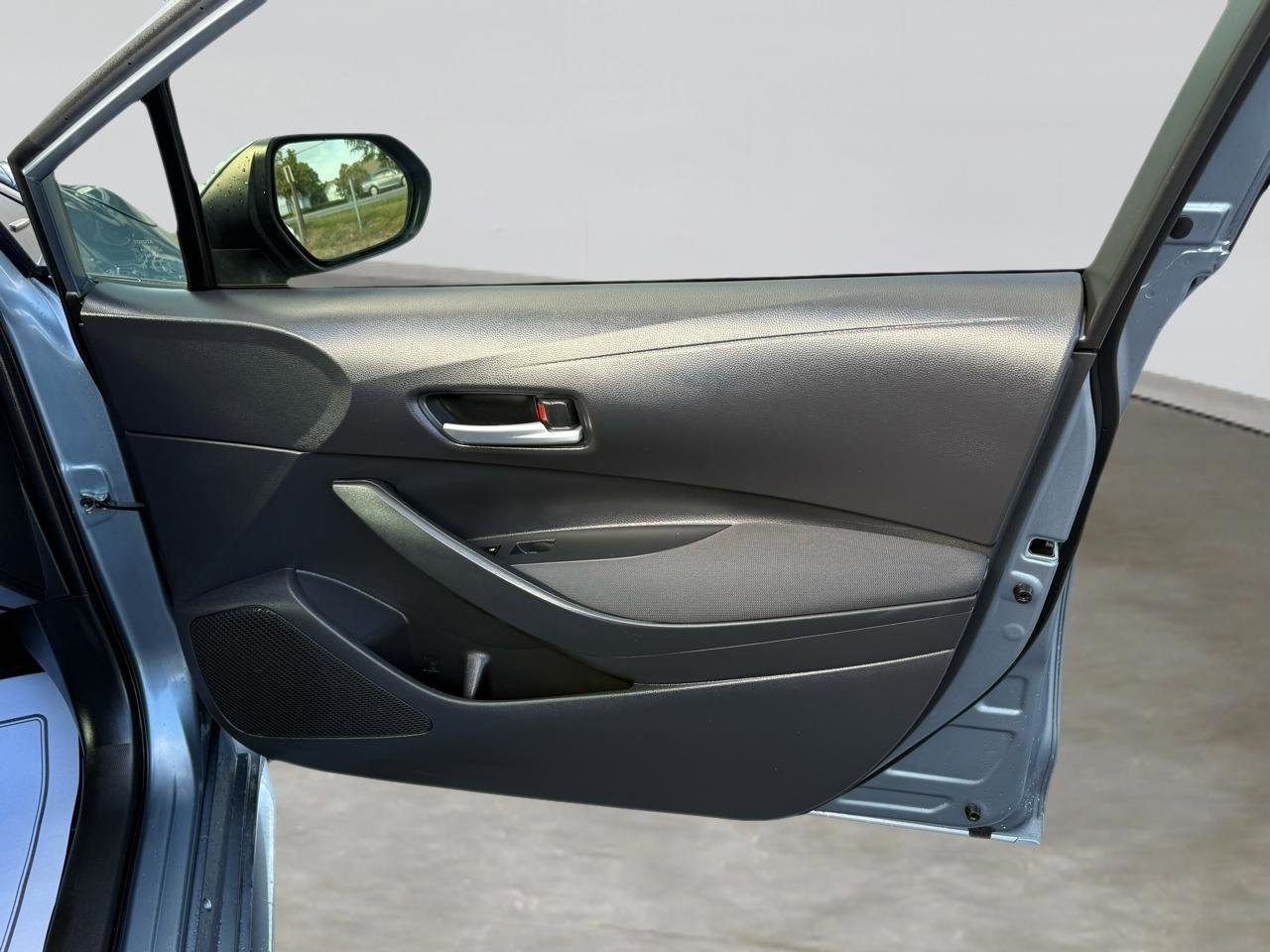 Used 2020 Toyota Corolla LE image 28