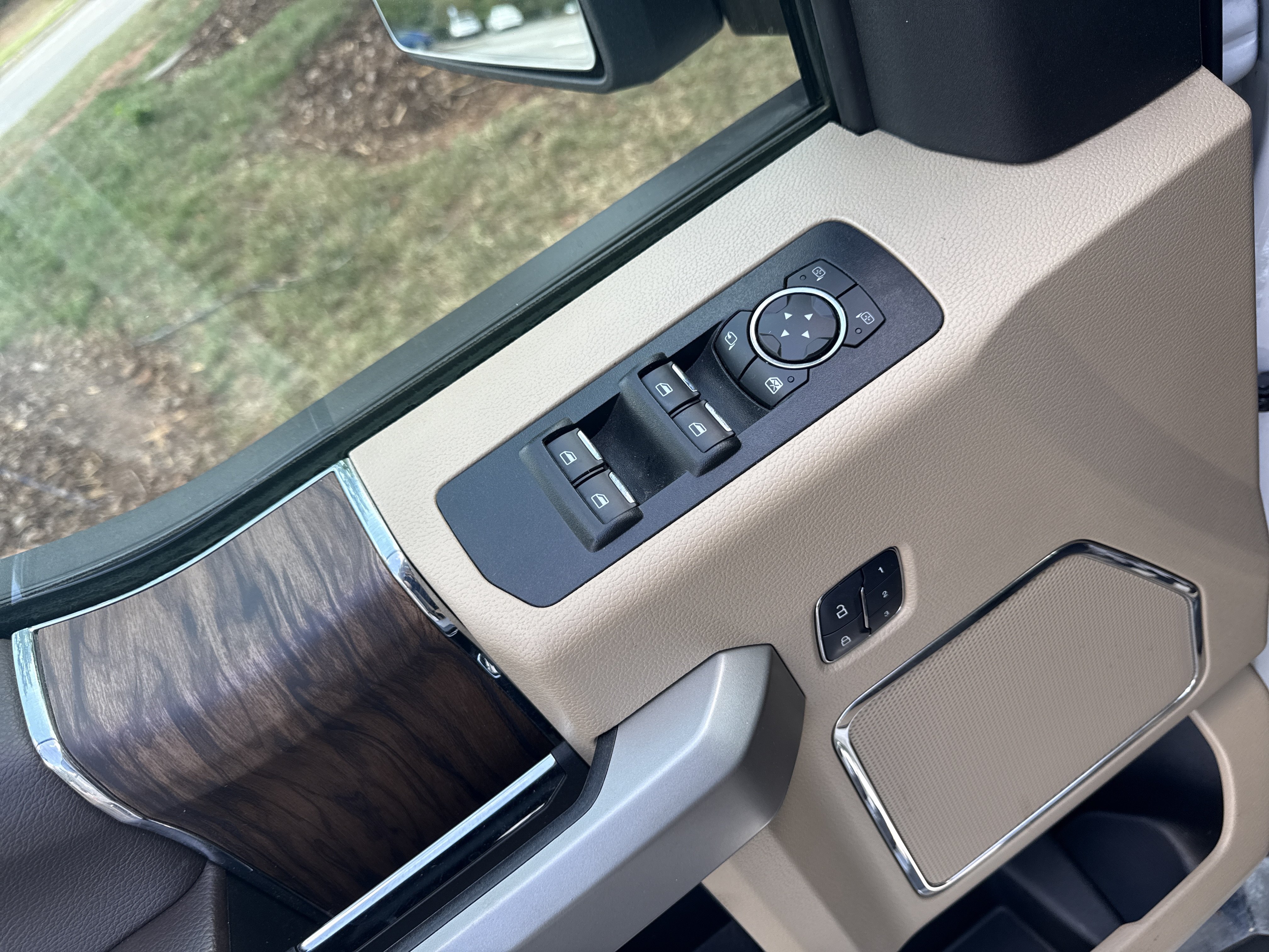 Used 2018 Ford F150 Lariat AWD/4WD image 15