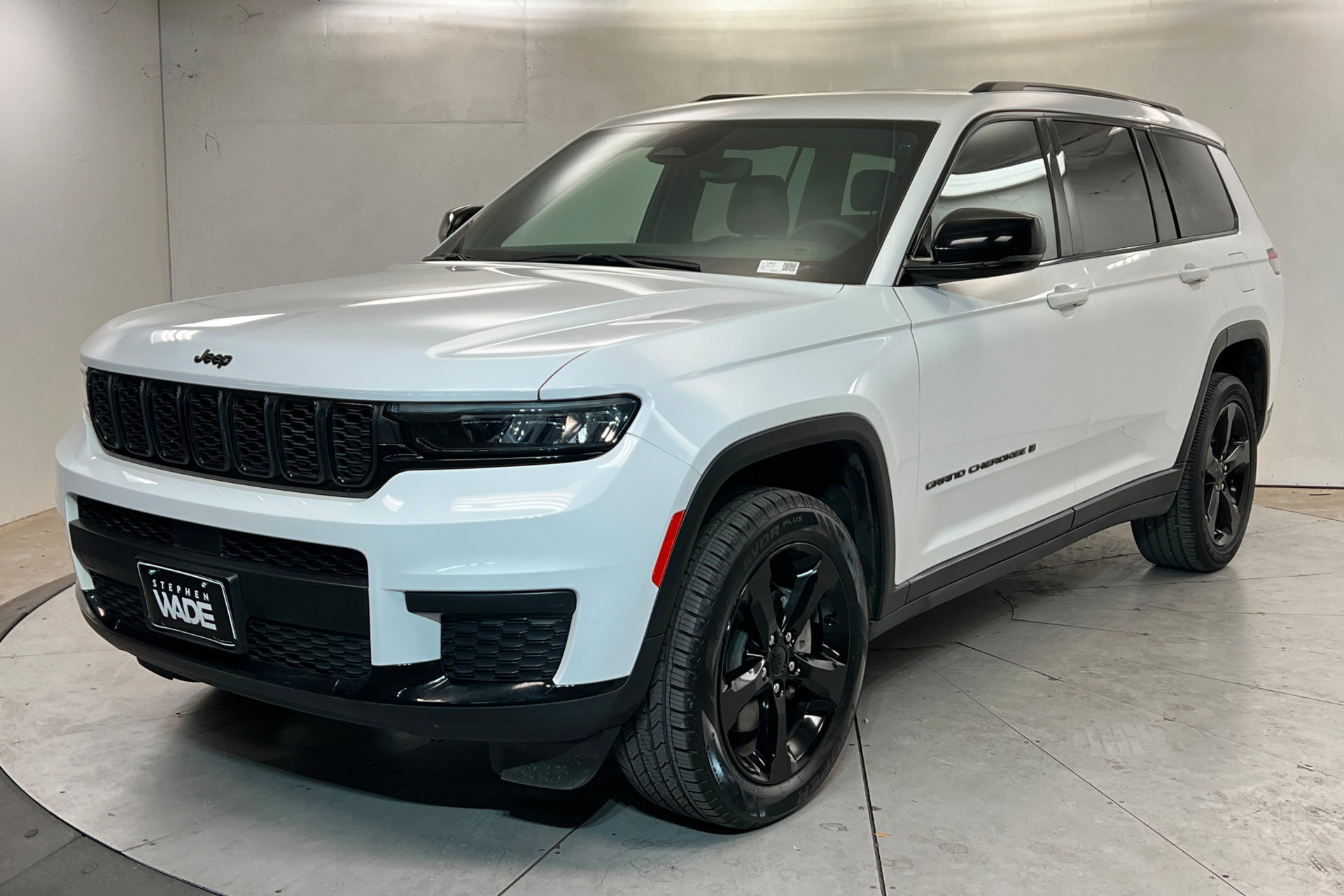 Used 2023 Jeep Grand Cherokee L Laredo AWD/4WD image 1