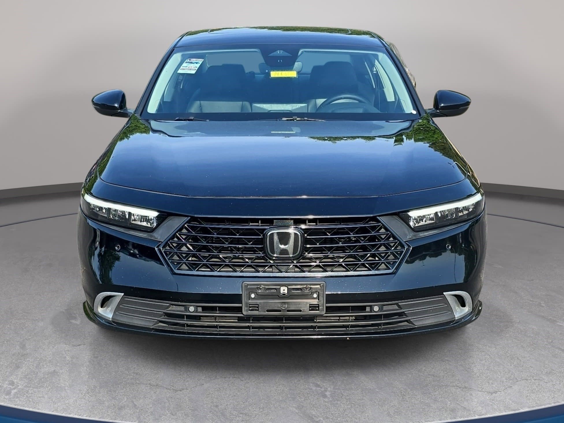 Used 2023 Honda Accord Touring image 2