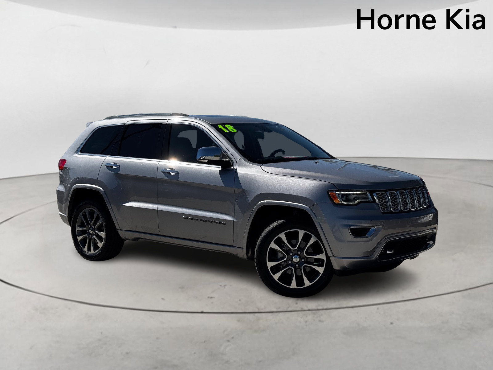 Used 2018 Jeep Grand Cherokee Overland image 2