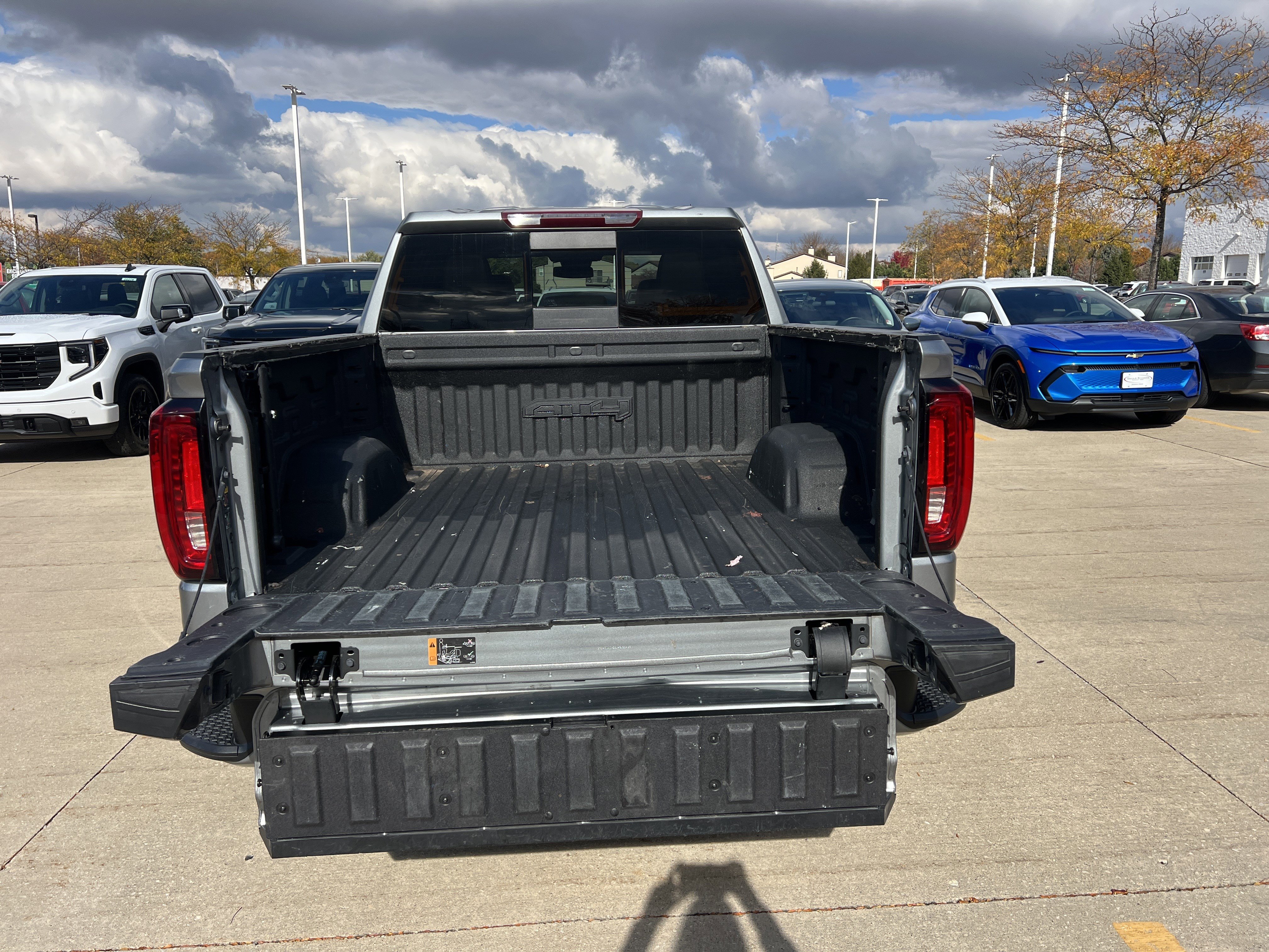 Used 2023 GMC Sierra 1500 AT4 w/ AT4 Premium Package AWD/4WD image 5