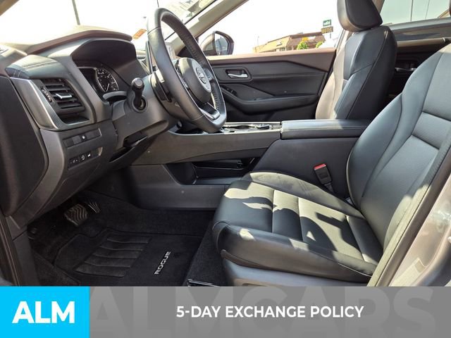 Used 2023 Nissan Rogue SV w/ SV Premium B Package image 3