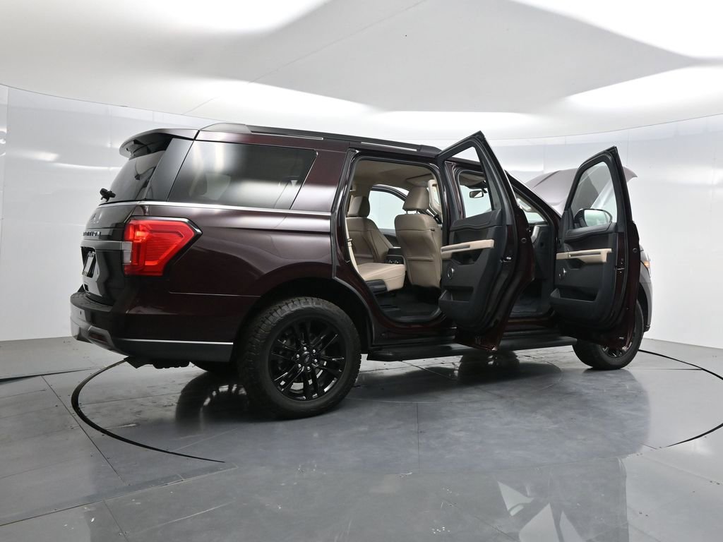 Used 2024 Ford Expedition XLT image 5