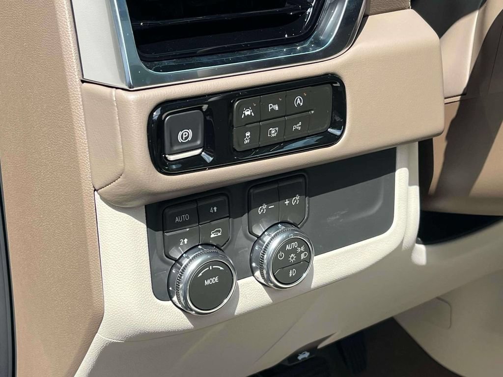 New 2026 GMC Yukon Denali w/ Sun & Power Step Package AWD/4WD image 26