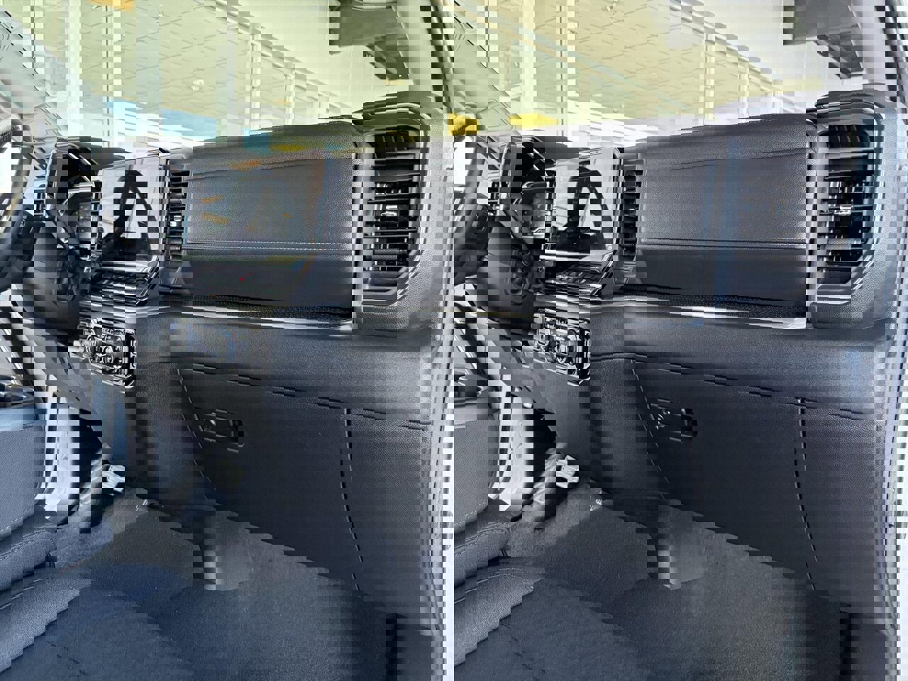 Used 2025 Chevrolet Silverado 2500 LT w/ Convenience Package AWD/4WD image 25