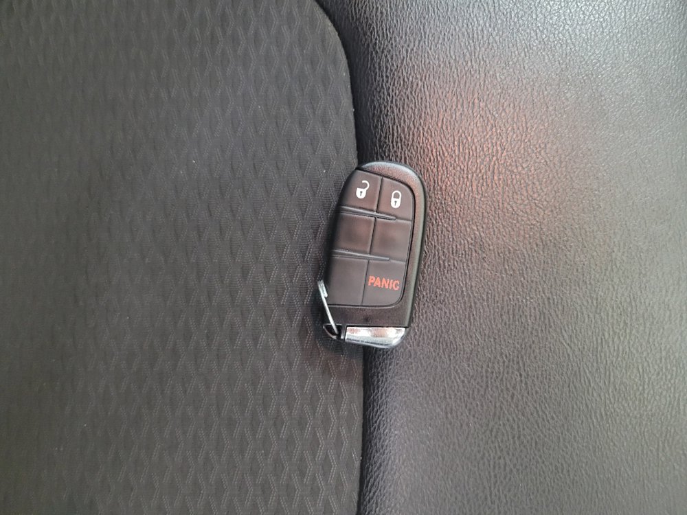 Used 2022 Jeep Compass Latitude FWD image 32