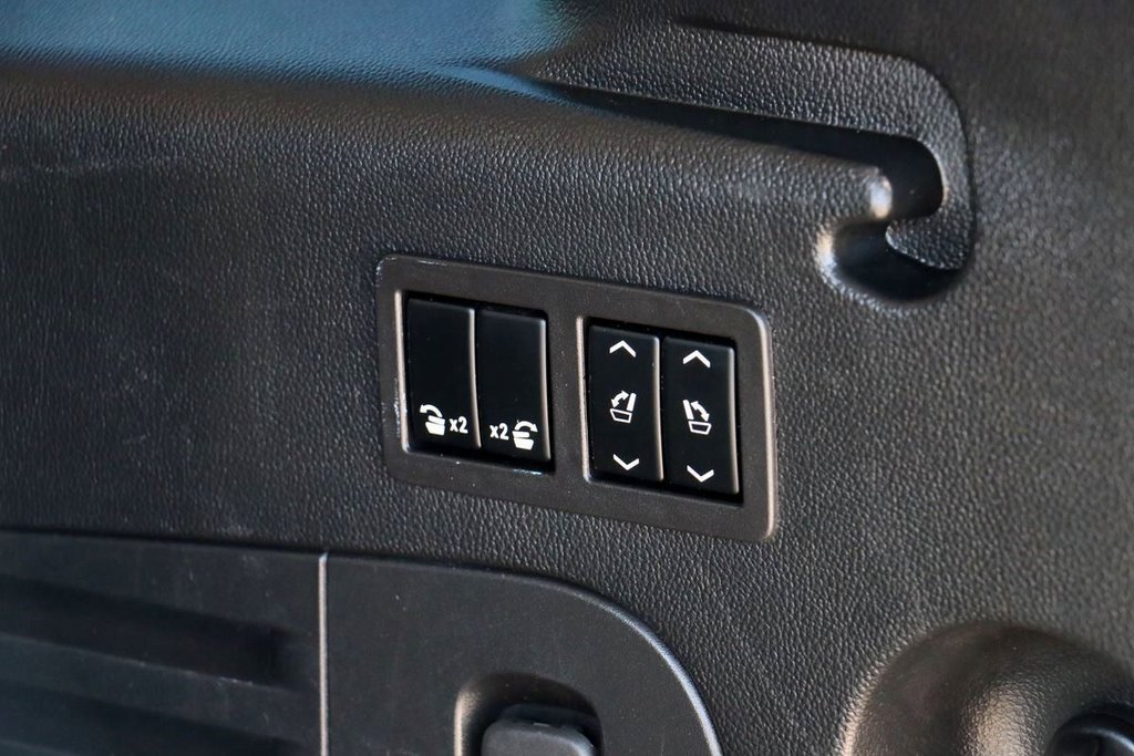 Used 2020 Cadillac Escalade ESV Premium Luxury image 11