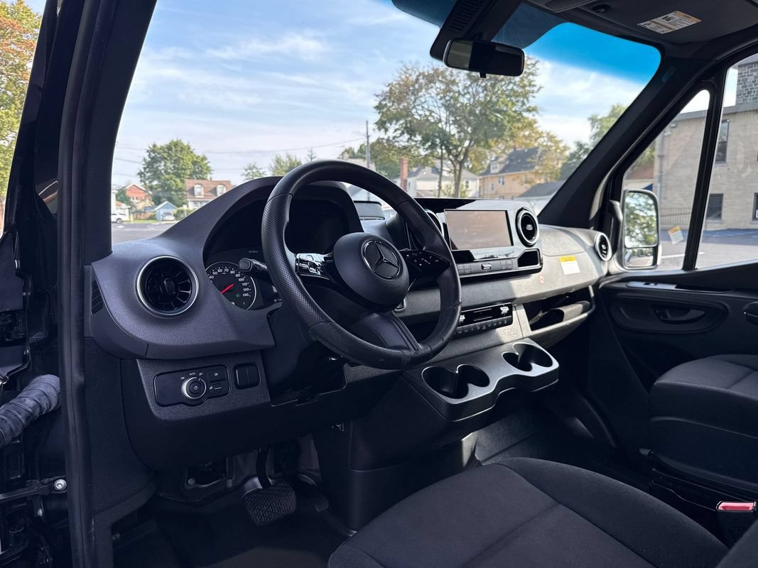 Used 2025 Mercedes-Benz Sprinter 2500 image 15