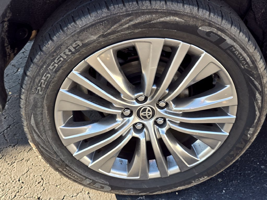 Used 2023 Toyota Venza Limited AWD/4WD image 10