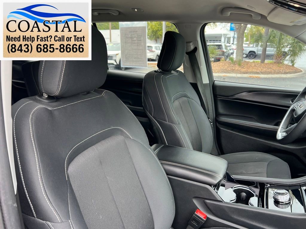 Used 2023 Jeep Grand Cherokee L Laredo RWD image 25