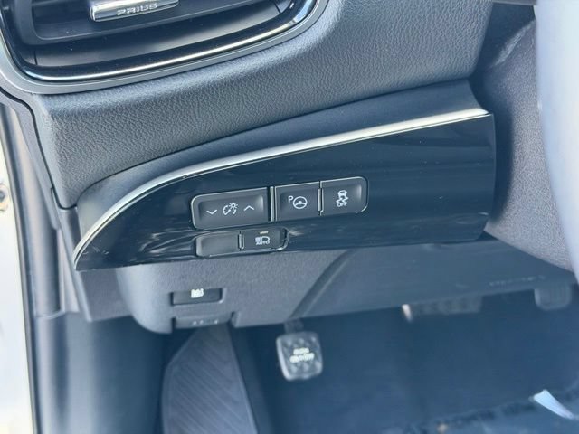 Certified 2022 Toyota Prius AWD image 24