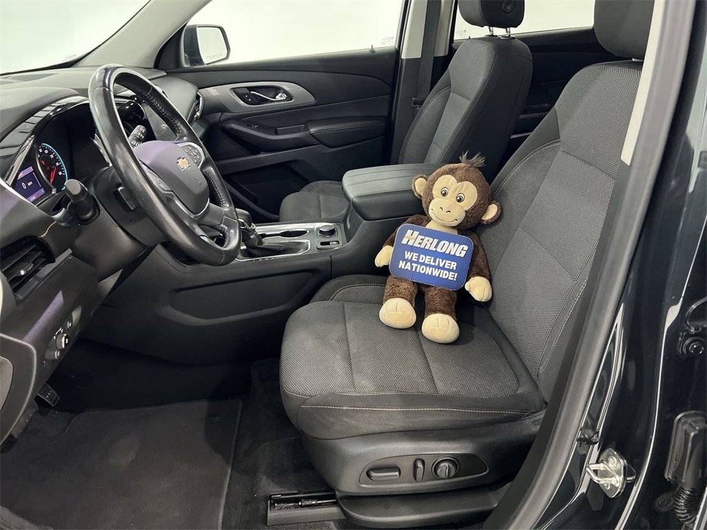 Used 2021 Chevrolet Traverse LT image 17