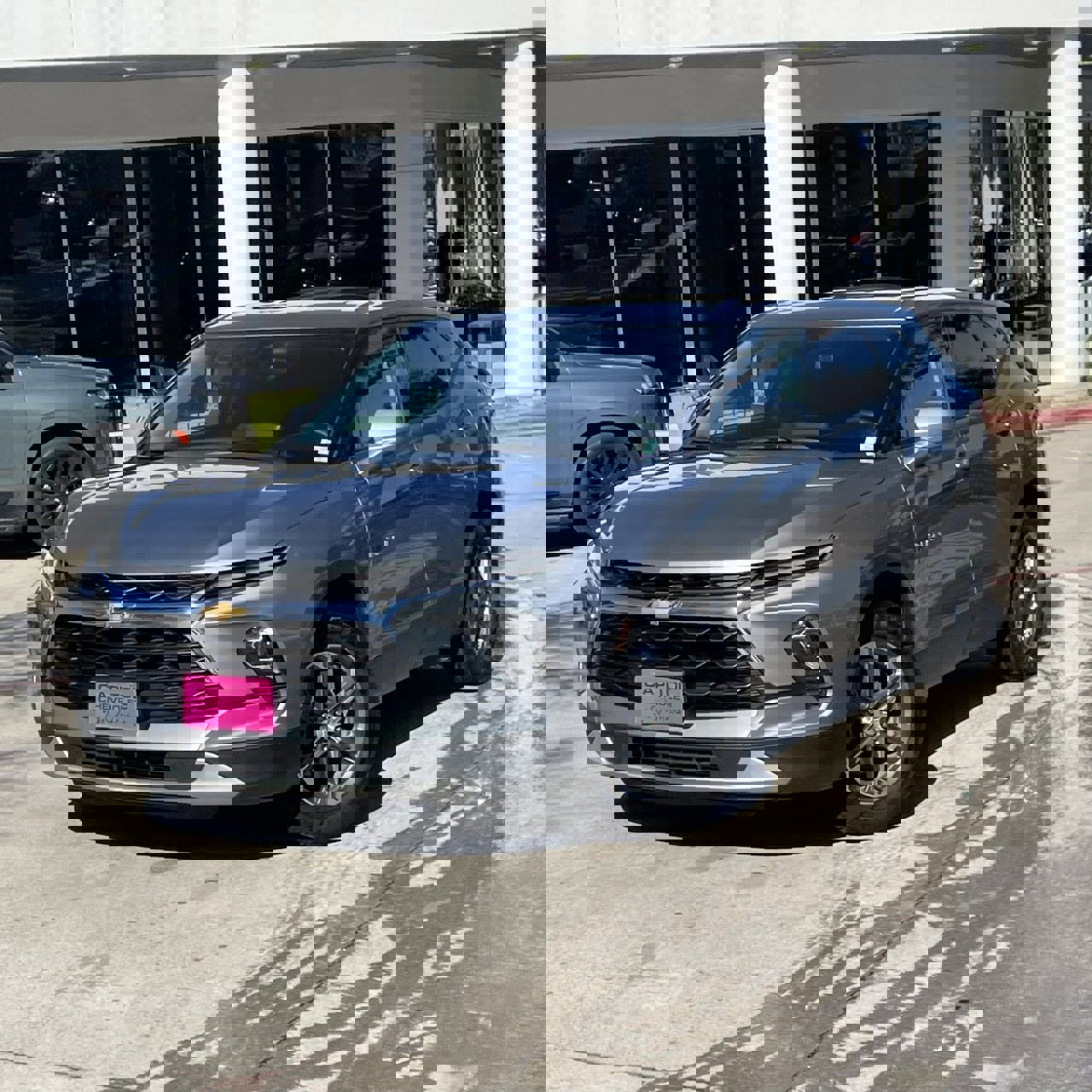 Used 2025 Chevrolet Blazer LT image 9