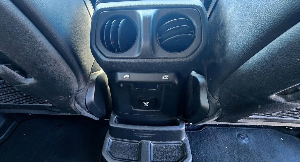 Used 2022 Jeep Wrangler Unlimited Rubicon w/ Trailer Tow Package image 46