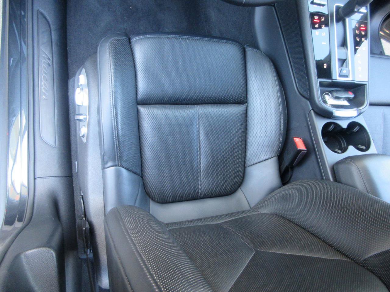 Used 2025 Porsche Macan w/ Premium Package Plus AWD/4WD image 15