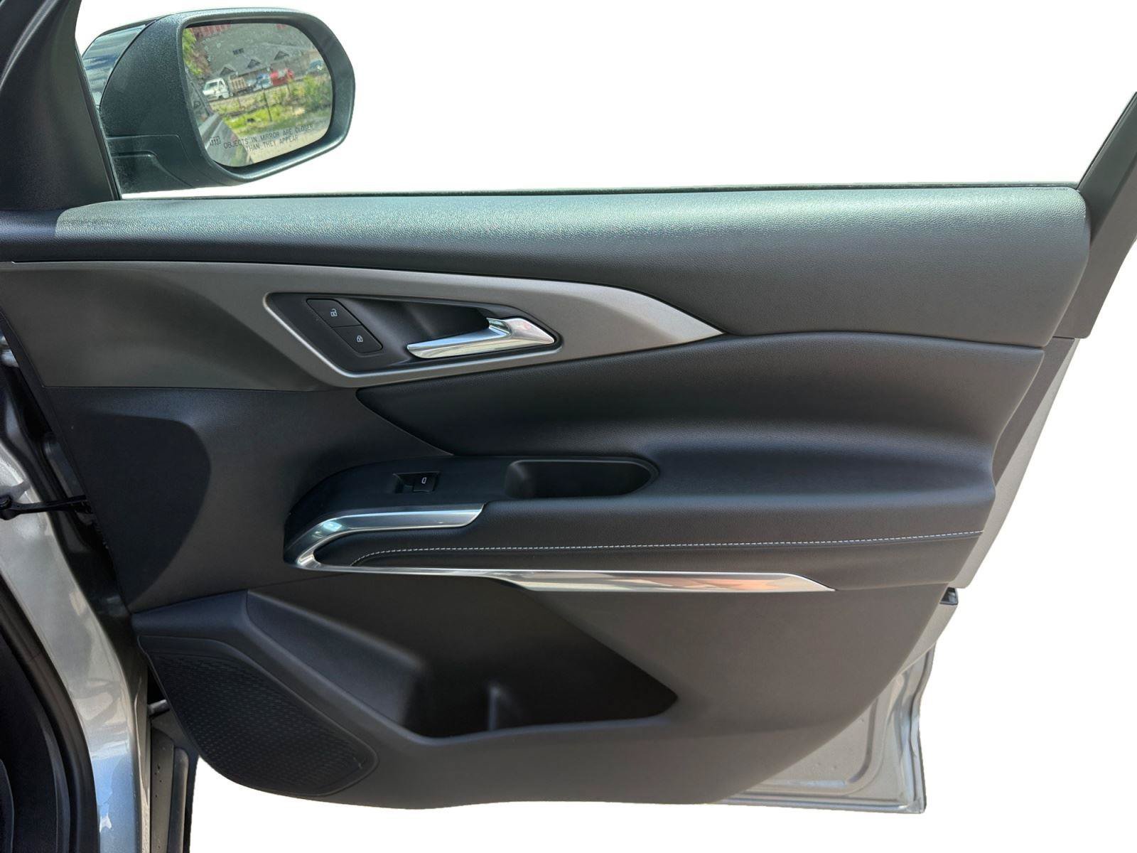 Used 2026 Chevrolet Traverse LT w/ LPO, Floor Liner Package FWD image 15