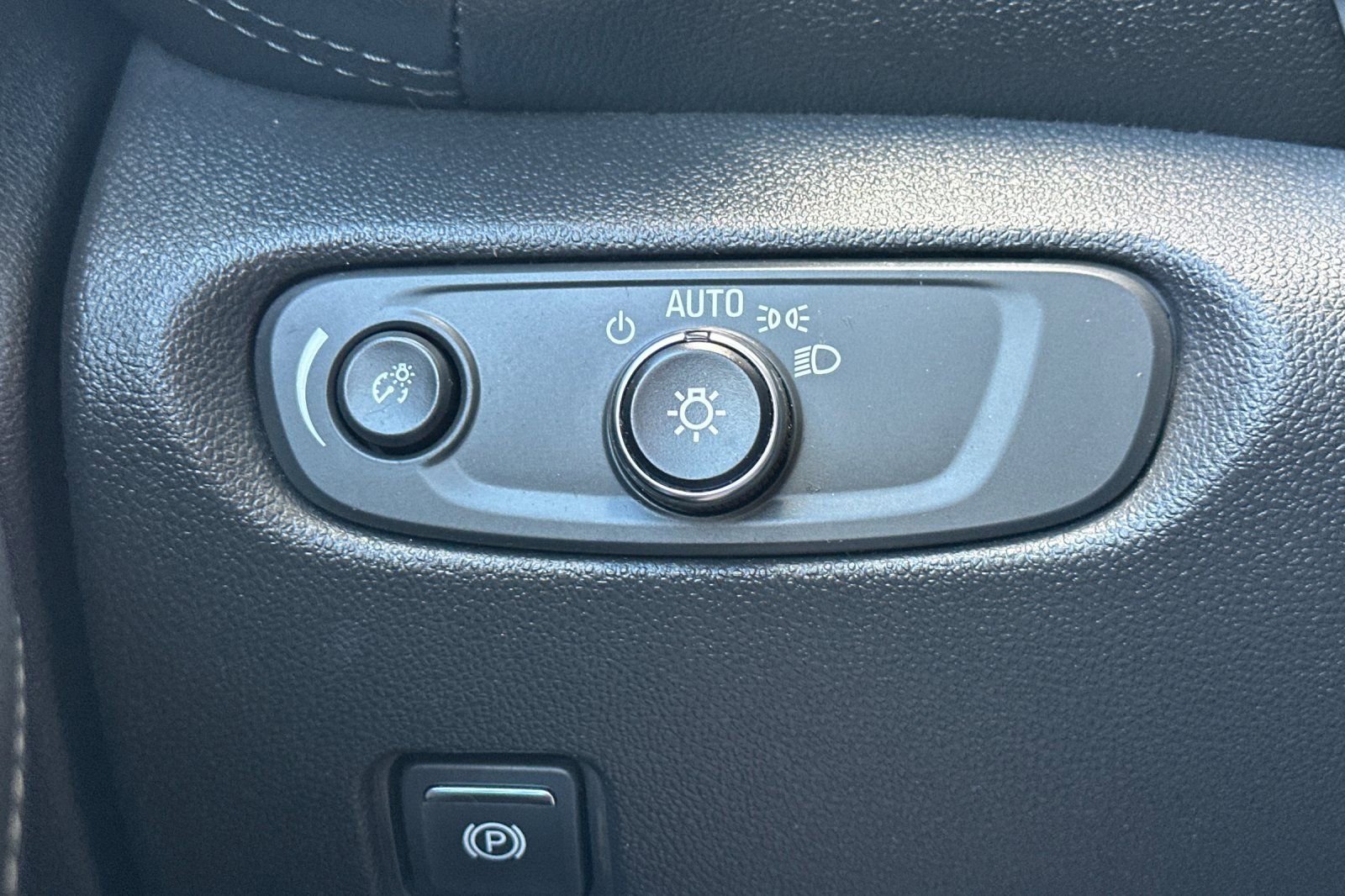 Certified 2020 Chevrolet Blazer LT FWD image 35