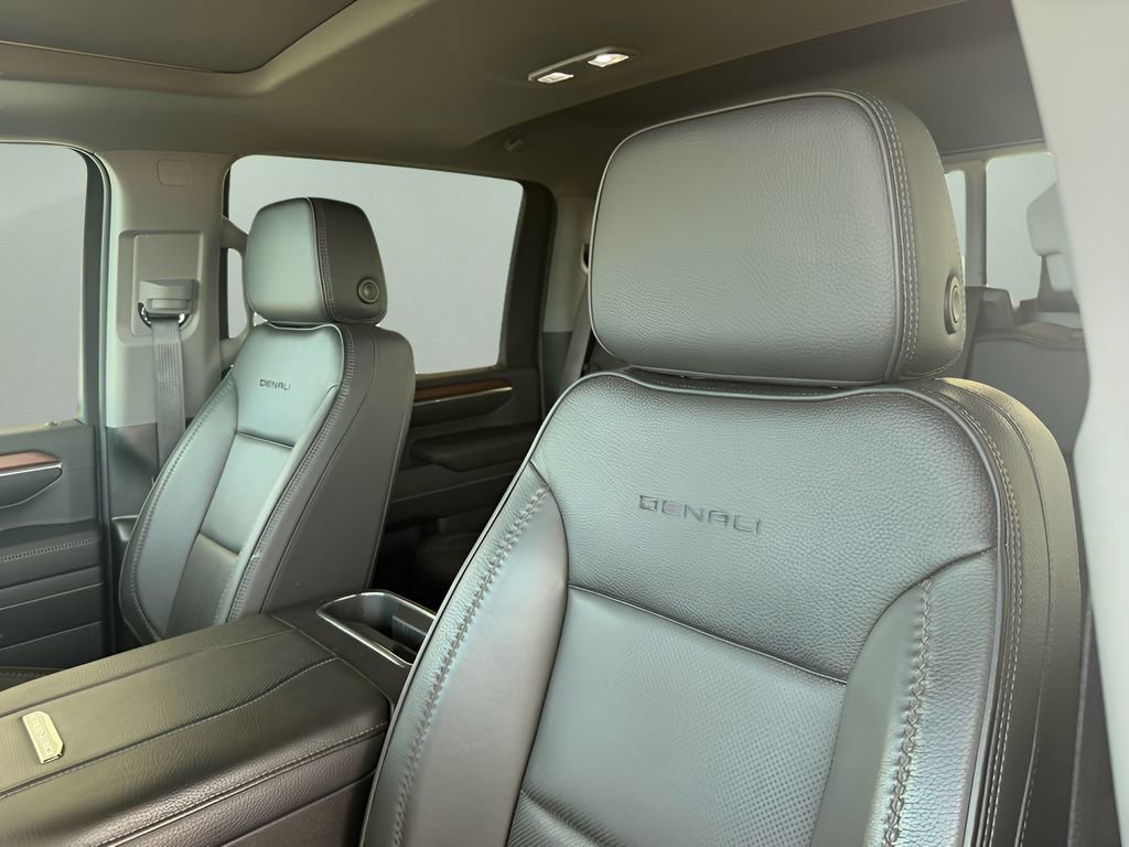 Used 2024 GMC Sierra 3500 Denali w/ Denali Reserve Package image 12