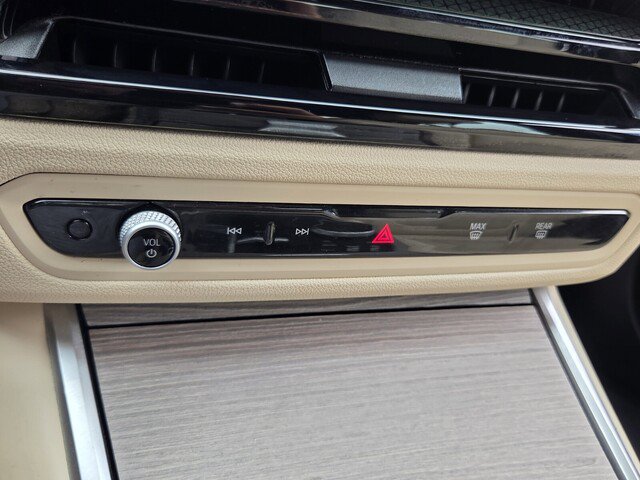 Used 2025 BMW 330i Sedan RWD image 21