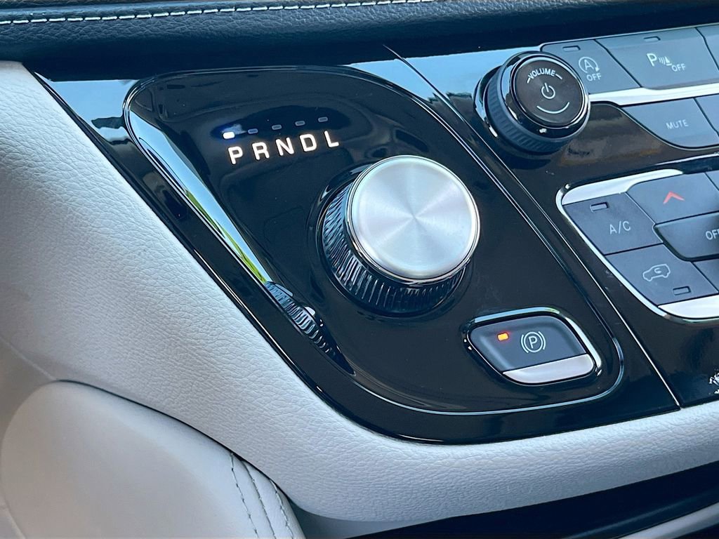 Used 2024 Chrysler Pacifica Limited w/ Trailer Tow Group image 17